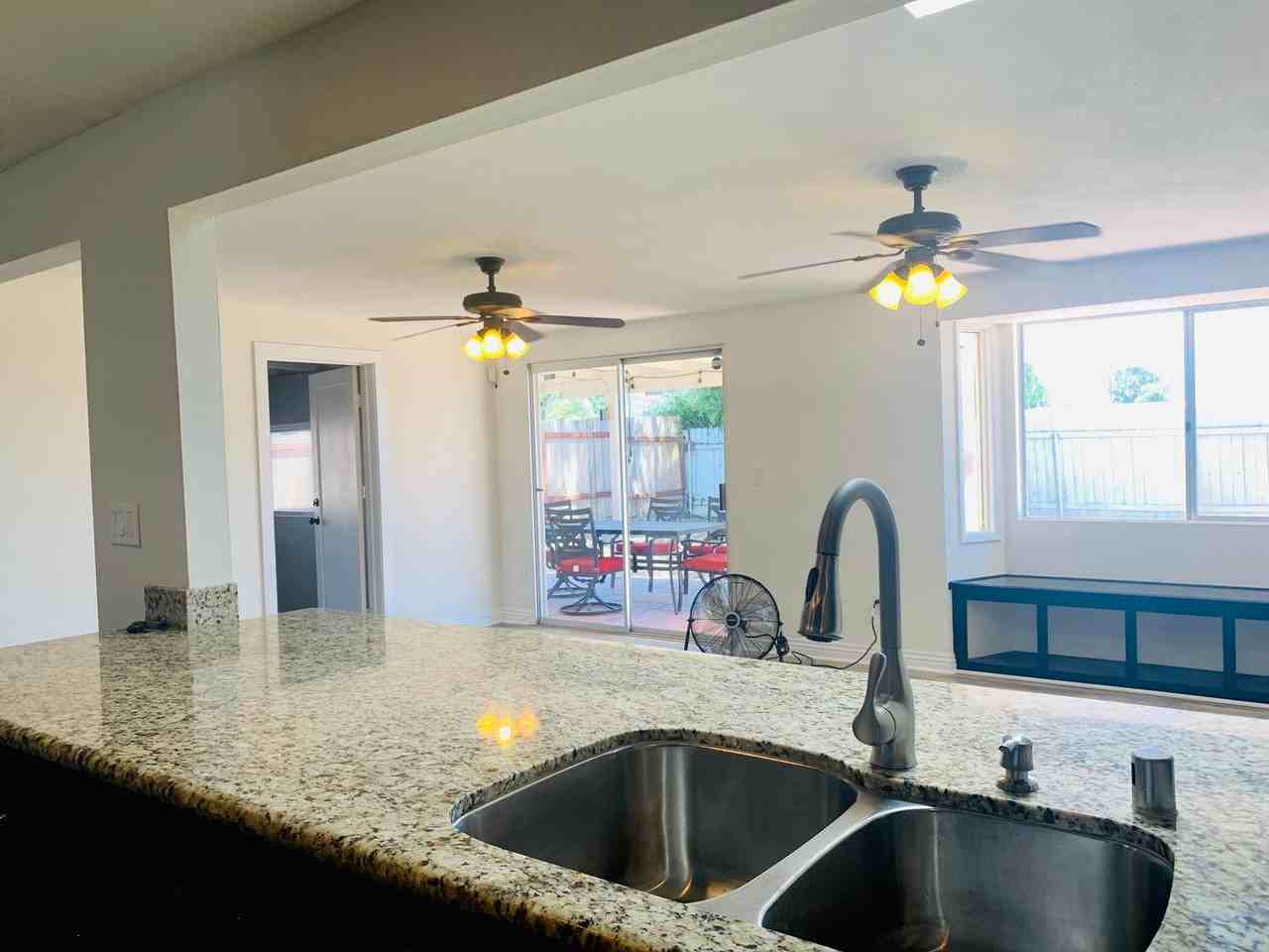 1117 Holly Ave - Photo 3 of 13