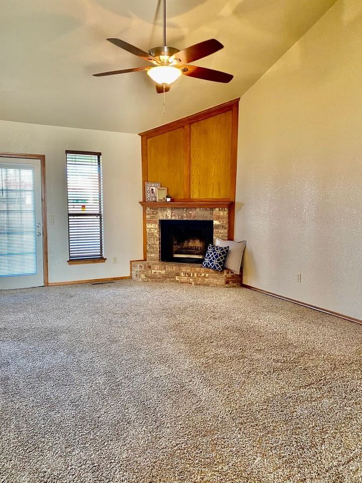 14816 Brent Cir - Photo 4 of 14
