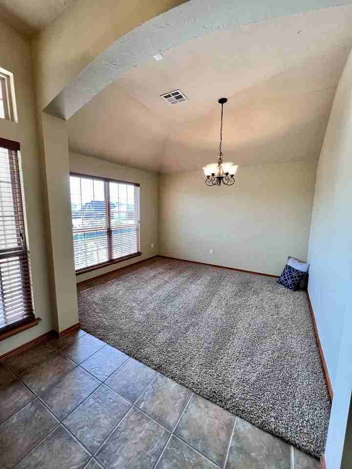 617 Applewood St - Photo 5 of 37
