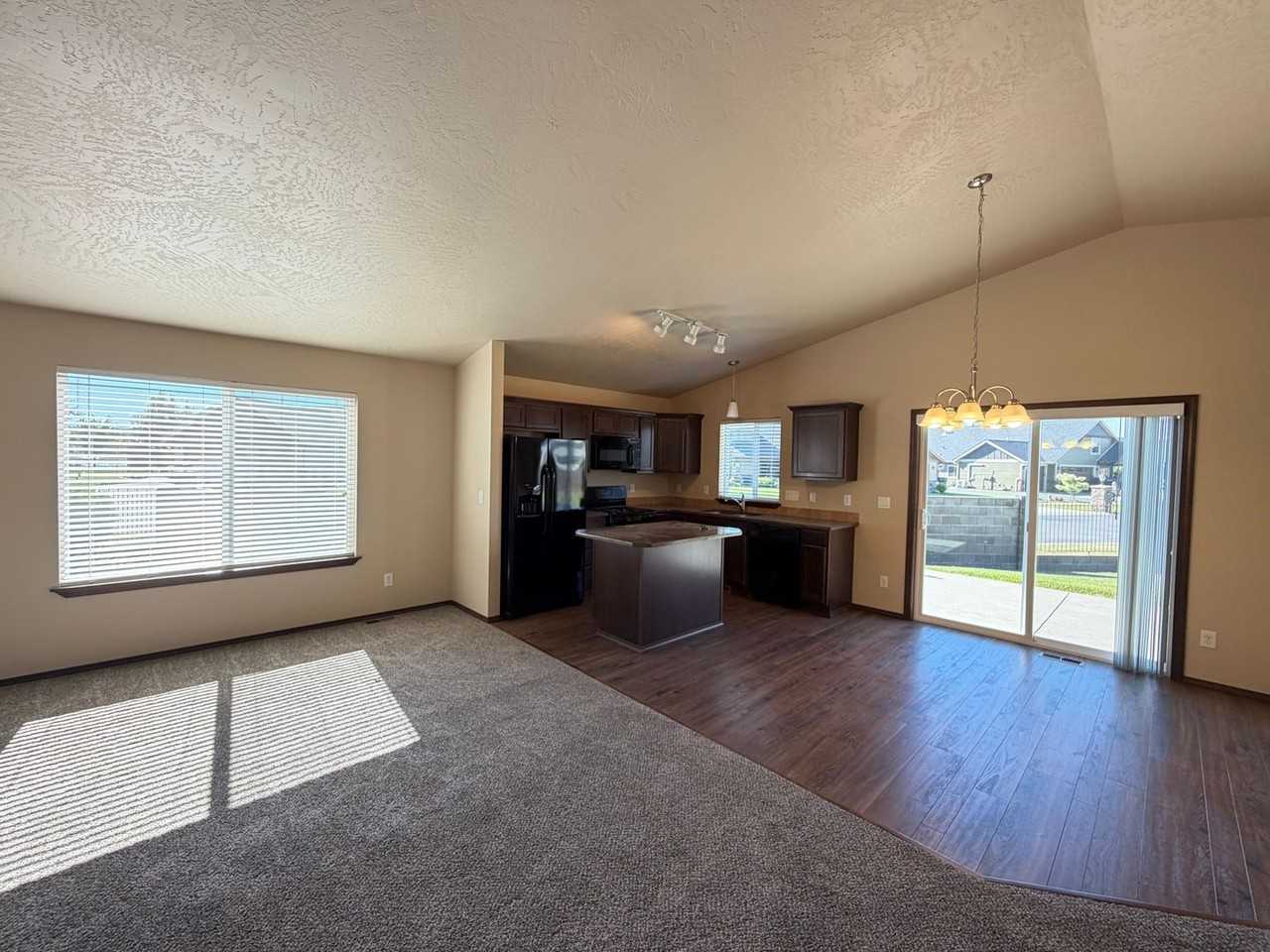 7808 W Kayak Ct - Photo 3 of 16
