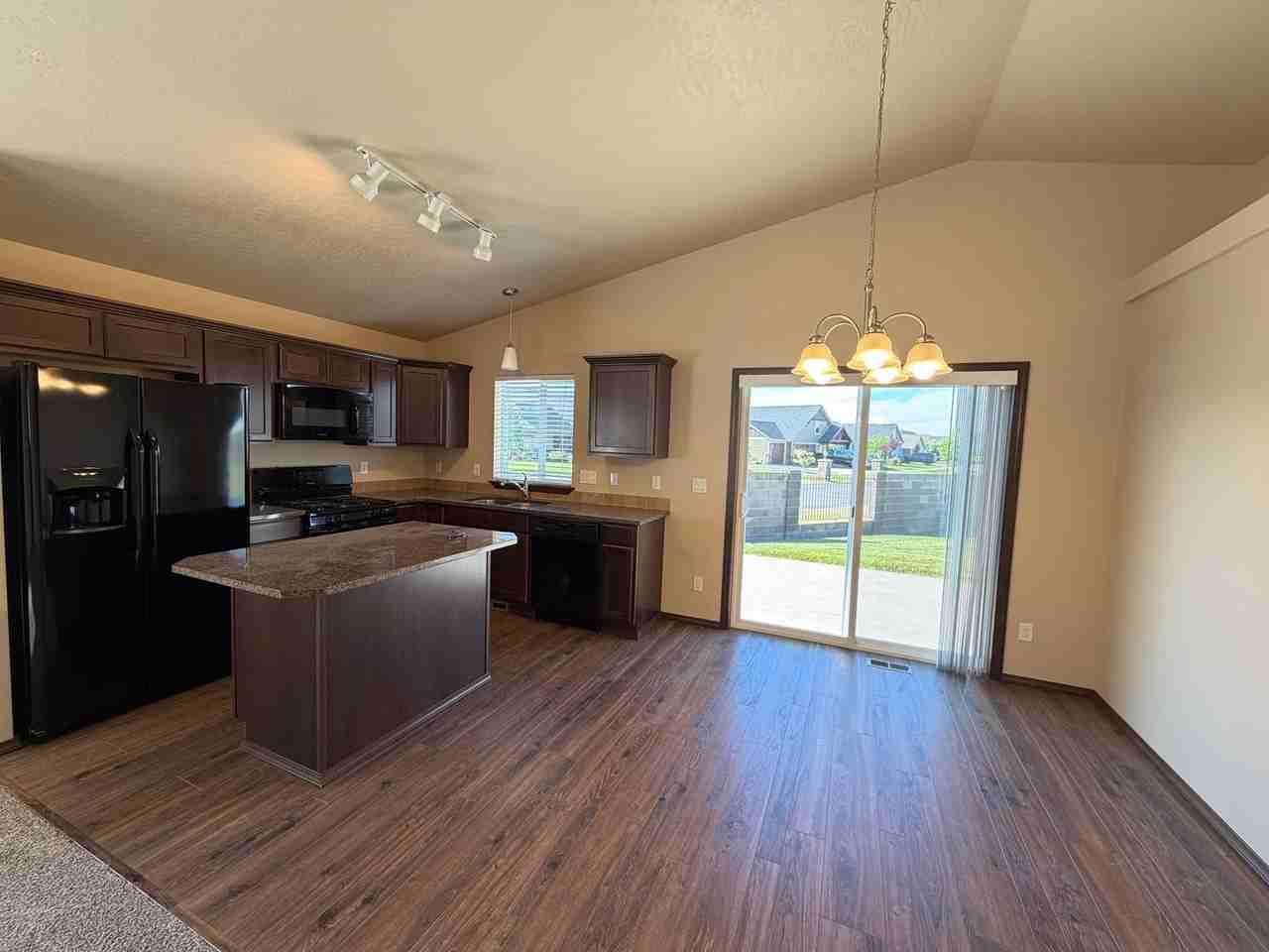 7808 W Kayak Ct - Photo 6 of 16