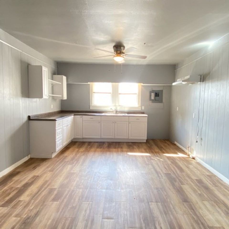 630 S 15th St - Photo 4 of 12
