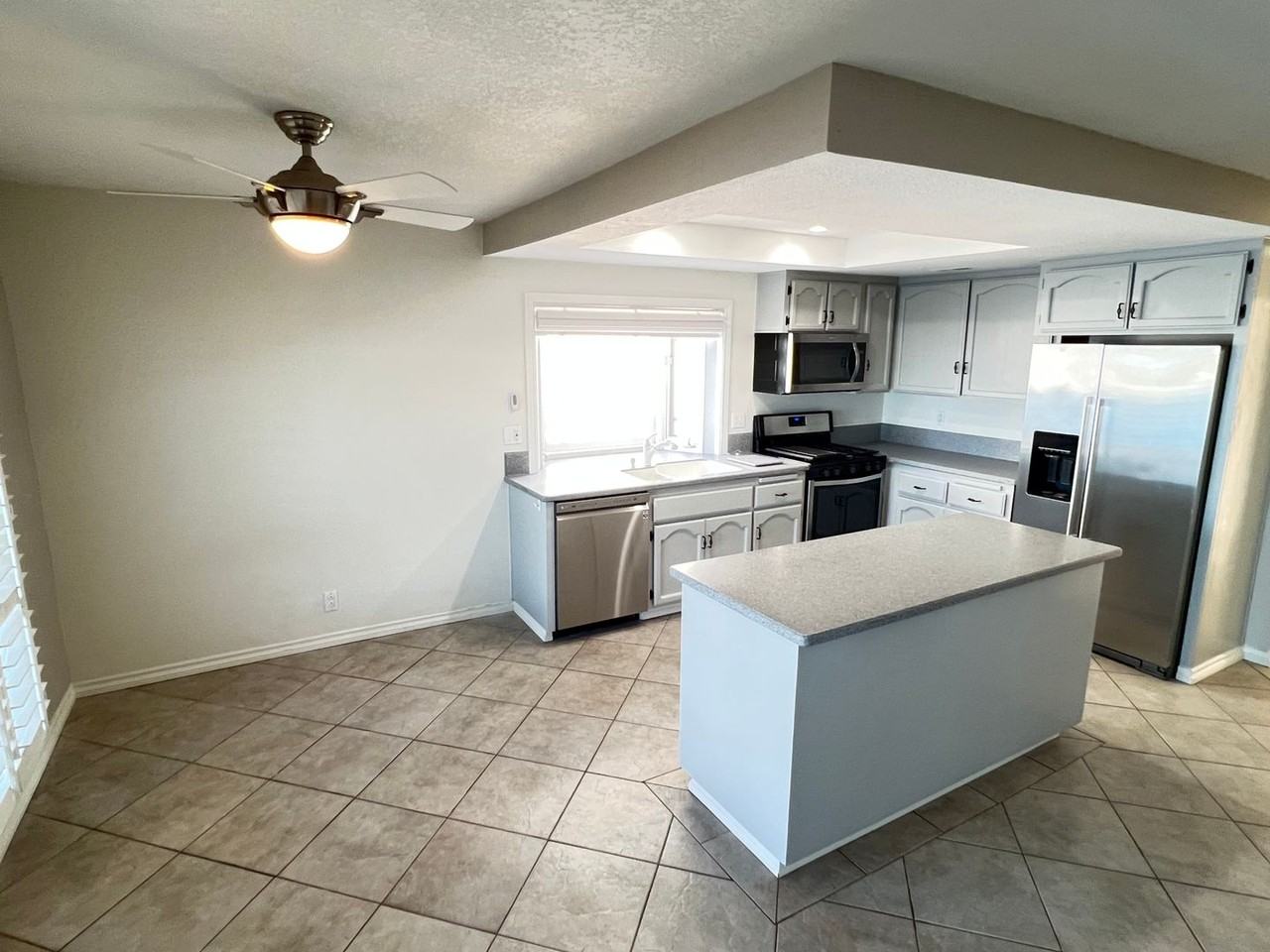6943 E Shorecrest Dr - Photo 5 of 32