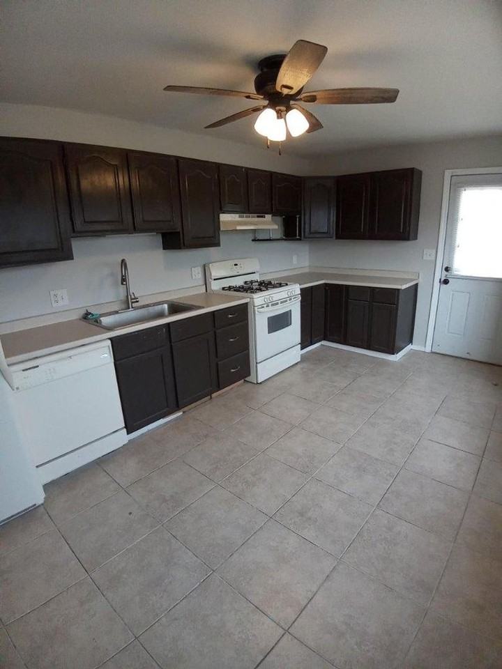 1805 Denton Dr - Photo 3 of 7