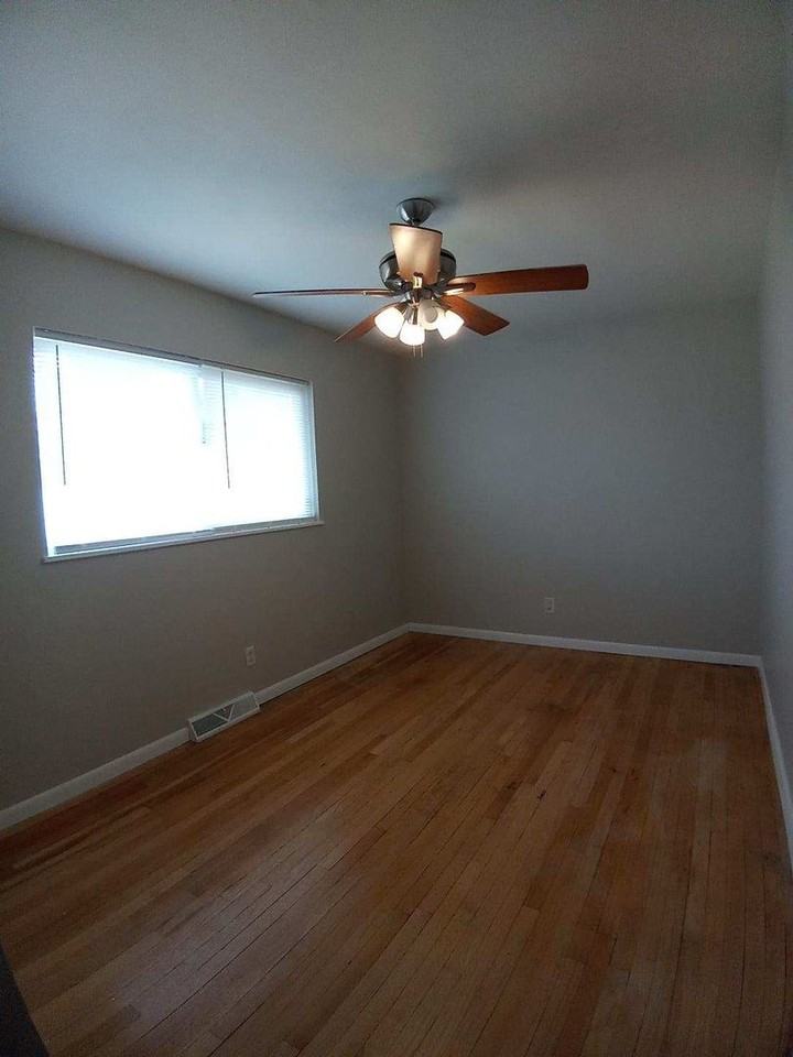 1805 Denton Dr - Photo 5 of 7