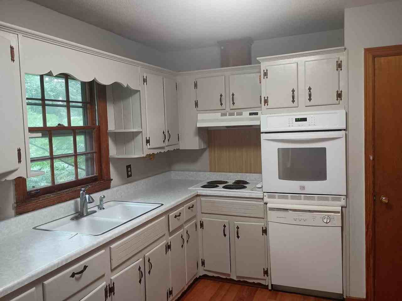 1986 Bells Ferry Rd - Photo 4 of 8