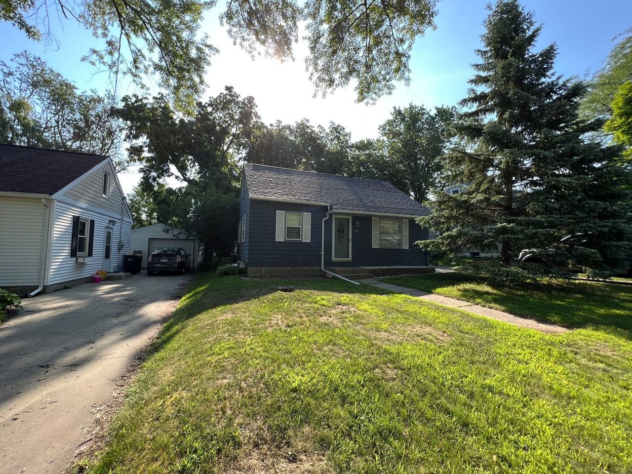 304 18 1/2 Ave Sw - Photo 2 of 25