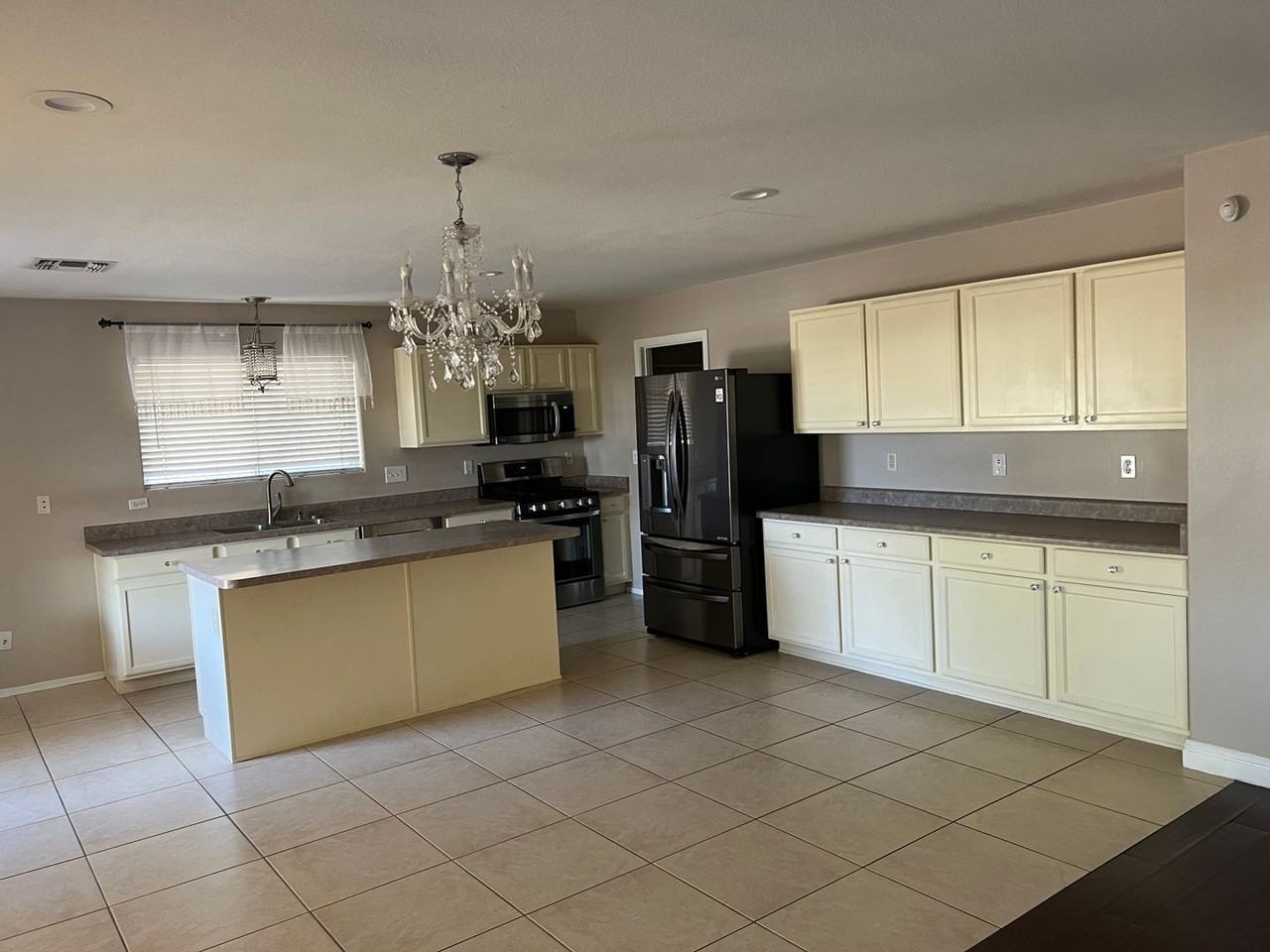 13153 N Tanner Robert Dr - Photo 3 of 17