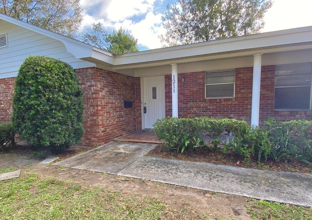 1211 Jaffa St - Photo 2 of 18