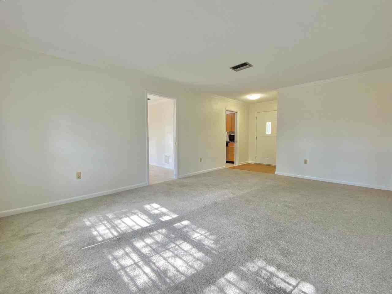 1211 Jaffa St - Photo 4 of 18