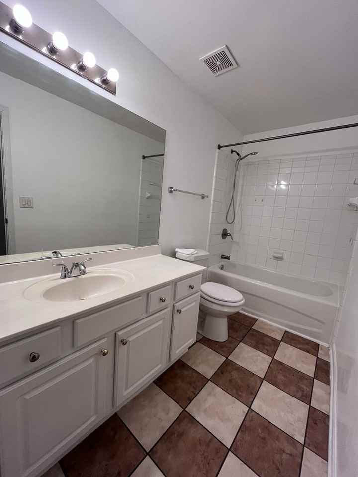 4066 Parkway Cir - Photo 2 of 20