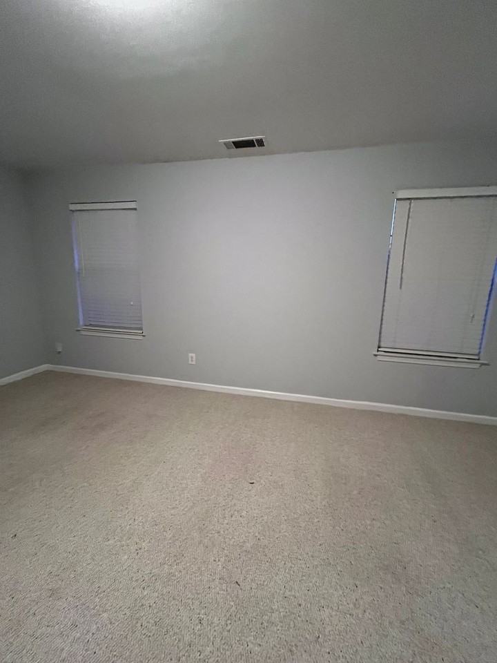 4066 Parkway Cir - Photo 4 of 20