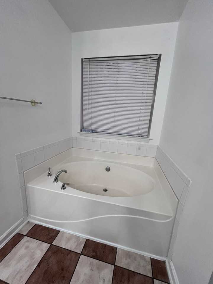 4066 Parkway Cir - Photo 7 of 20