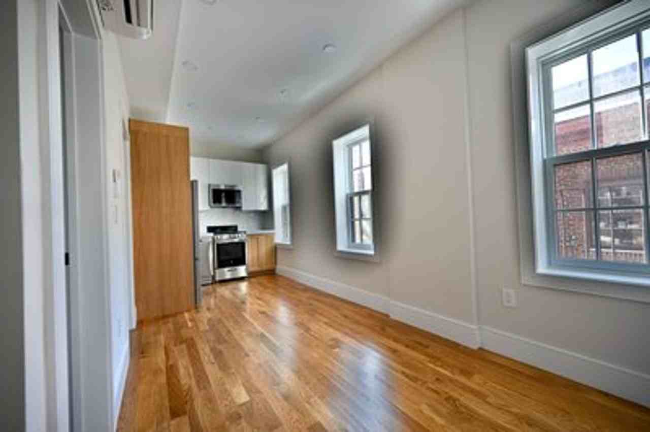 18 Winchester St - Photo 2 of 6