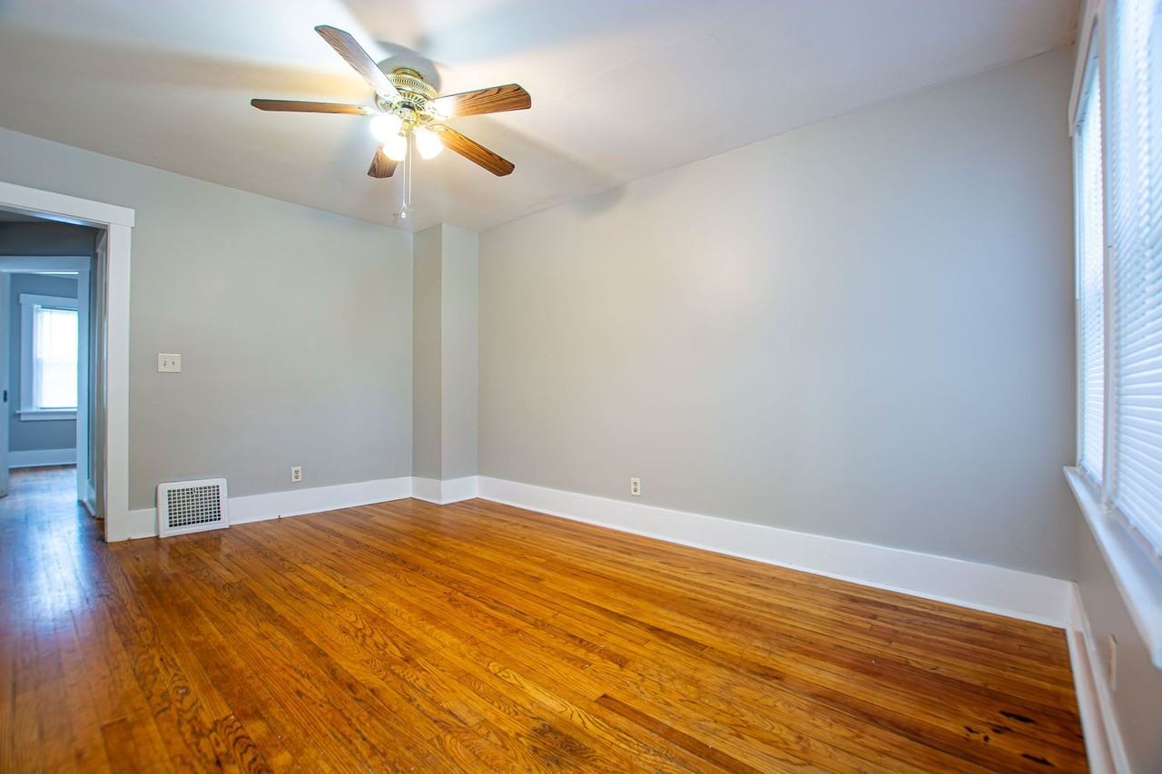 996 S 50th St - Photo 3 of 17