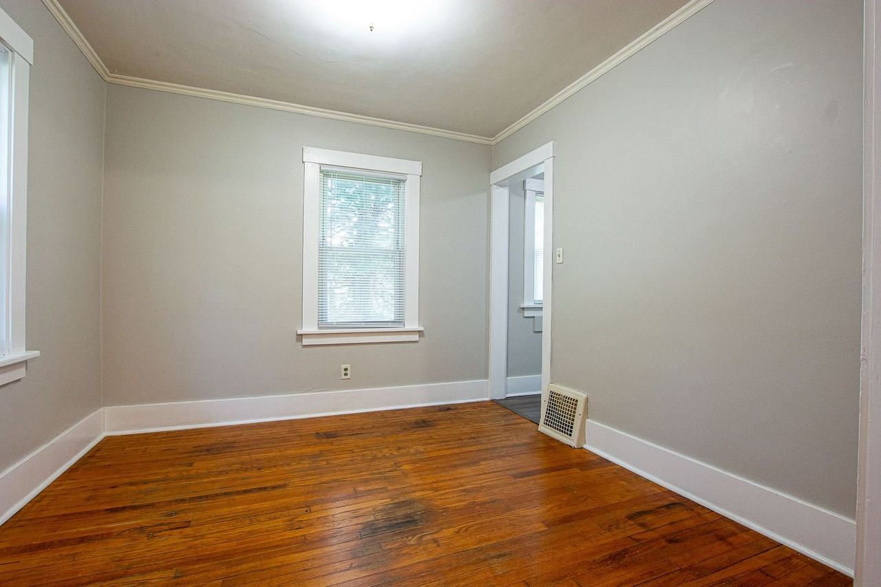 996 S 50th St - Photo 5 of 17