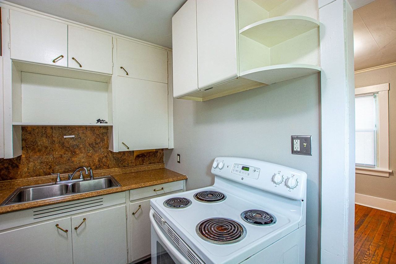 996 S 50th St - Photo 7 of 17