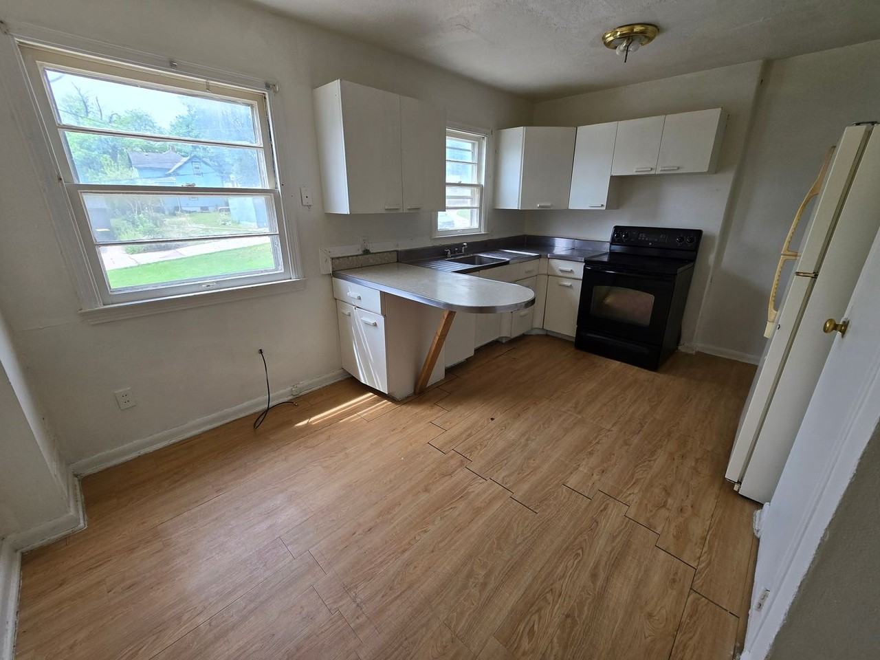1210 26th St - Photo 3 of 9