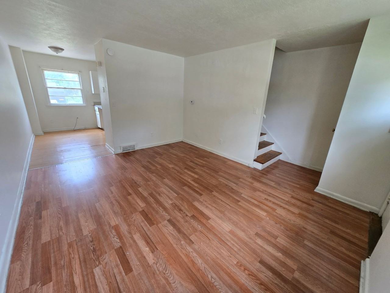 1210 26th St - Photo 4 of 9