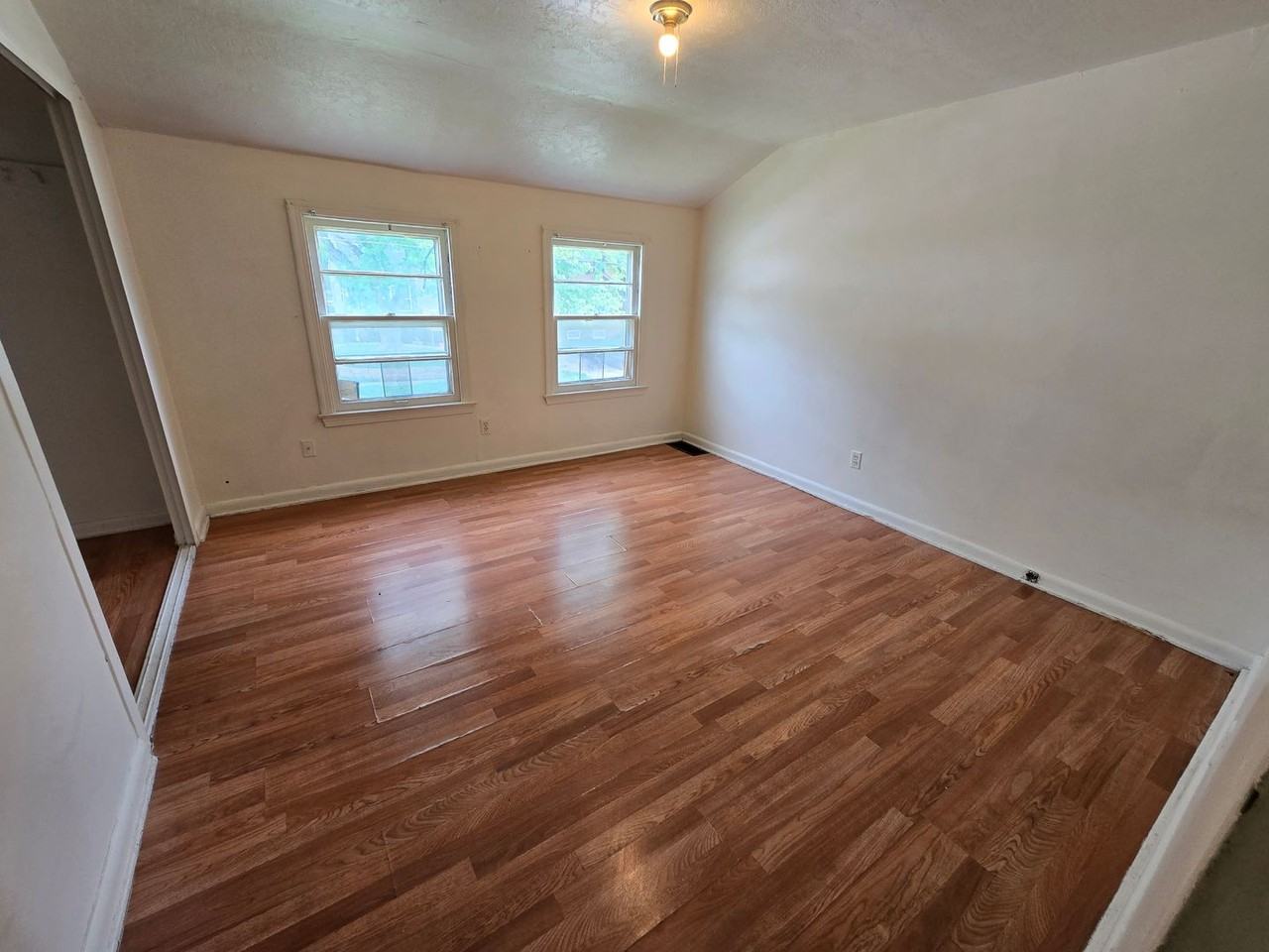 1210 26th St - Photo 7 of 9