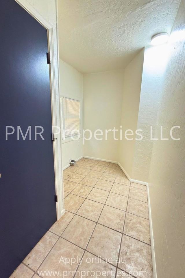 2604 2604 SW Ave H - Photo 6 of 11