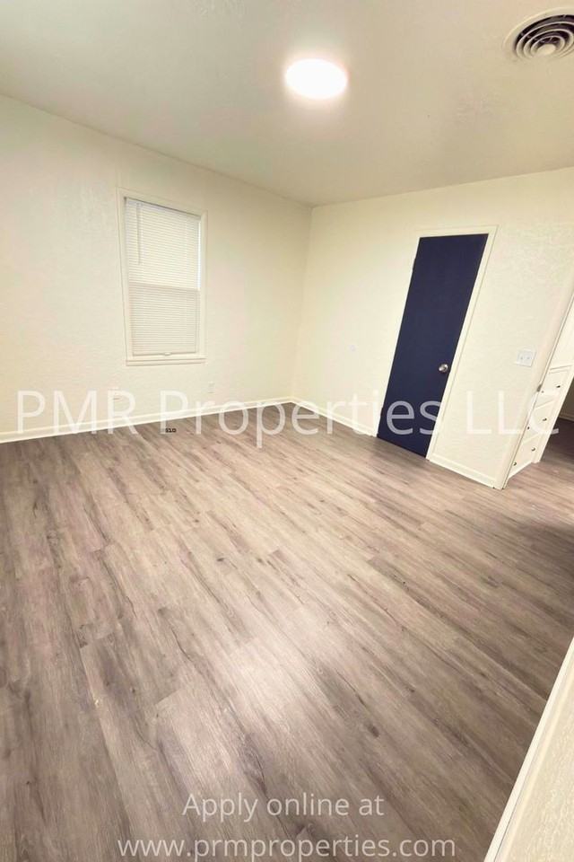 2604 2604 SW Ave H - Photo 7 of 11