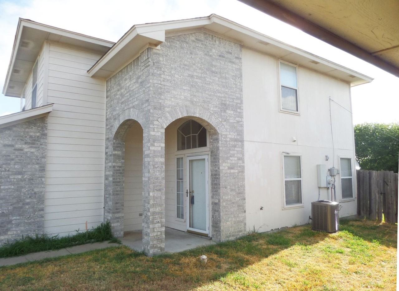 1312 Saddle Dr - Photo 2 of 22