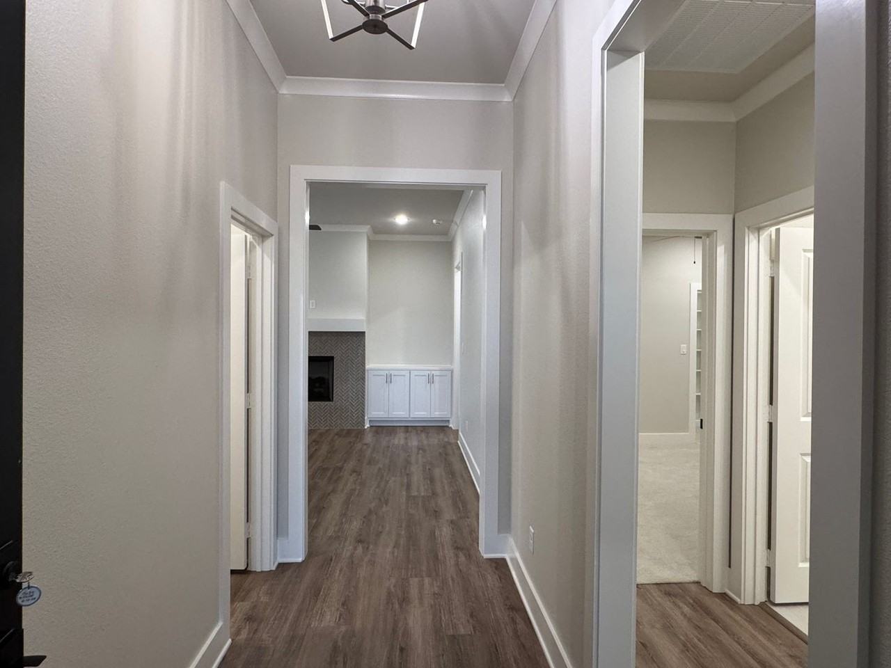 7035 Hillside Ave - Photo 4 of 33