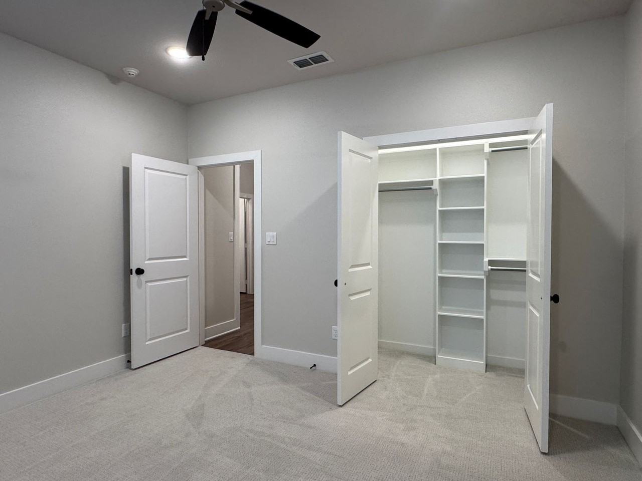 7035 Hillside Ave - Photo 6 of 33
