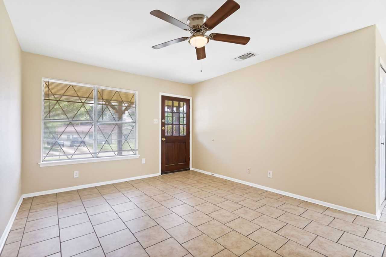 4518 Clear Spring Dr - Photo 5 of 25