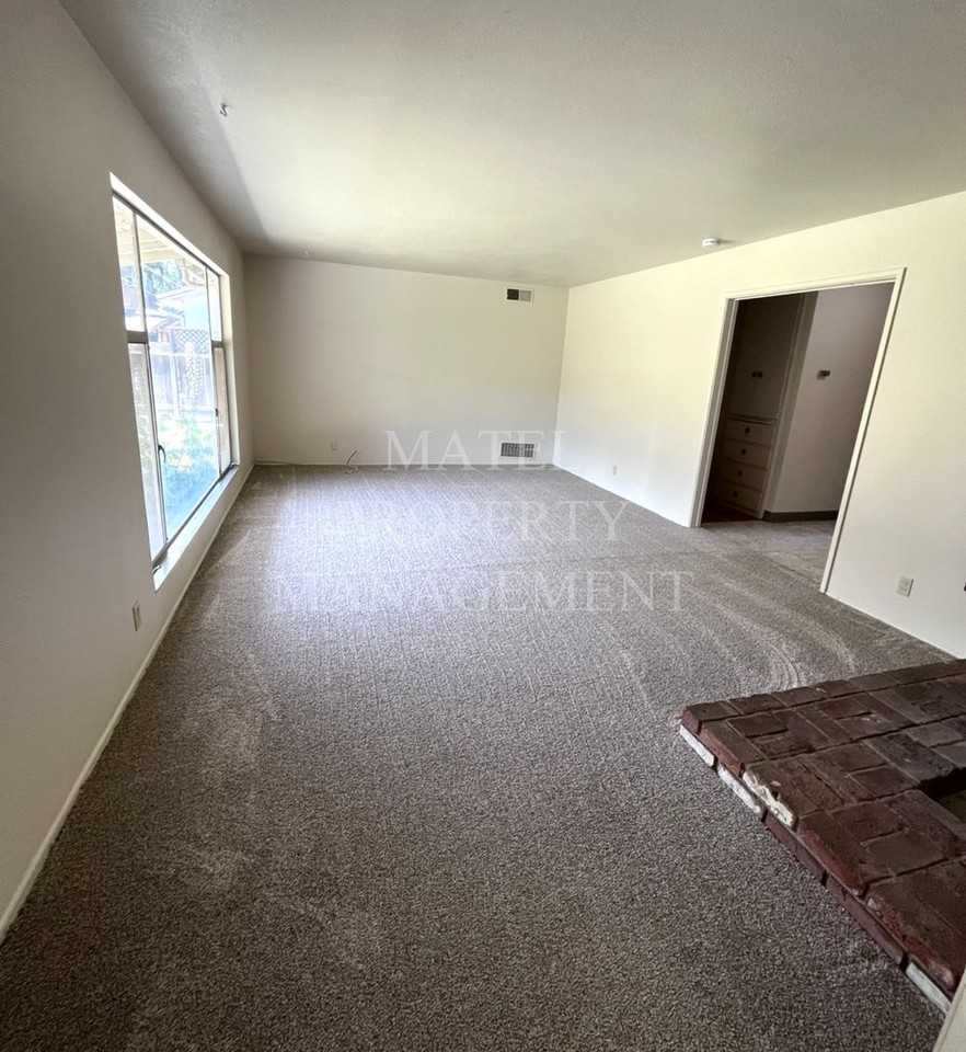 1701 Linwood Dr - Photo 3 of 14