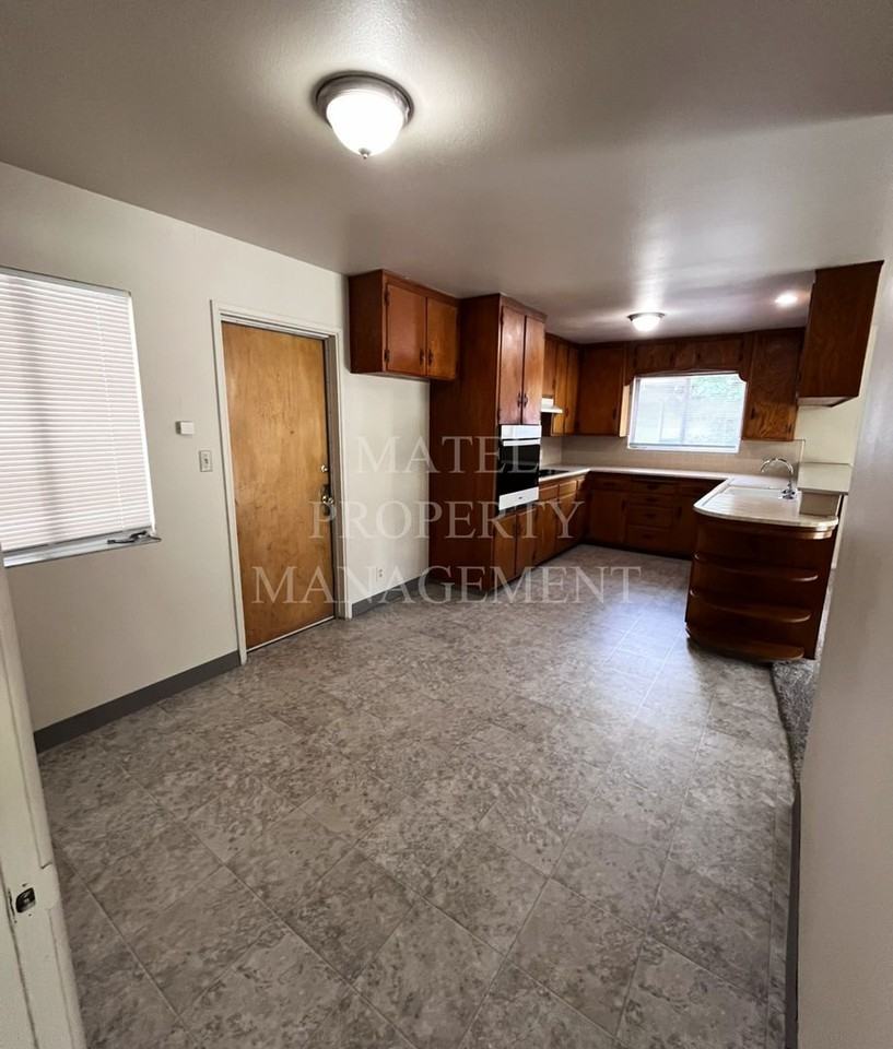 1701 Linwood Dr - Photo 4 of 14