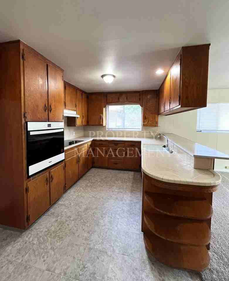 1701 Linwood Dr - Photo 5 of 14