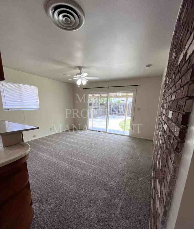 1701 Linwood Dr - Photo 6 of 14