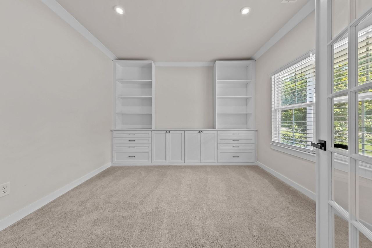 1757 Shipyard Rd - Photo 4 of 31