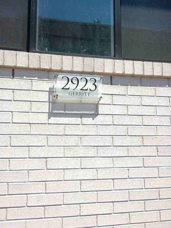 2923 Gerritt St - Photo 2 of 24