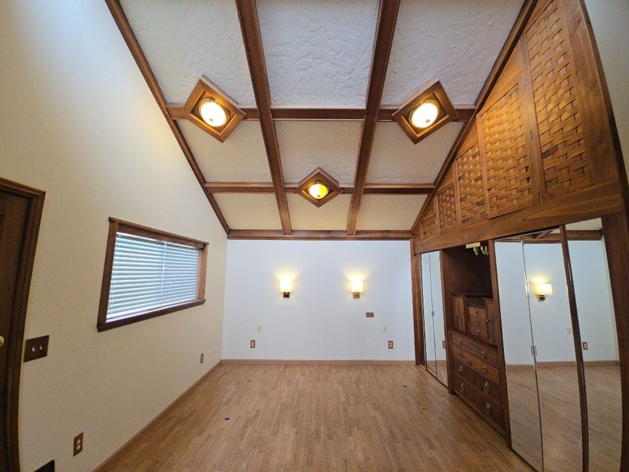 5060 Meyers Ave - Photo 7 of 23