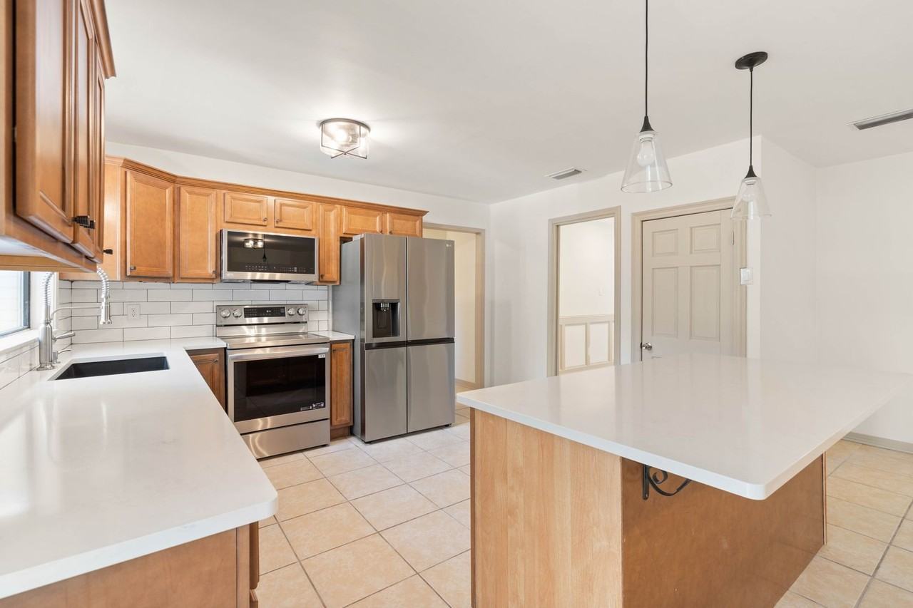 167 Rolling Hill Dr - Photo 4 of 20
