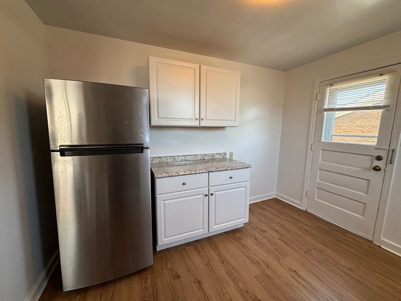 1300 Kelton Ave - Photo 3 of 14