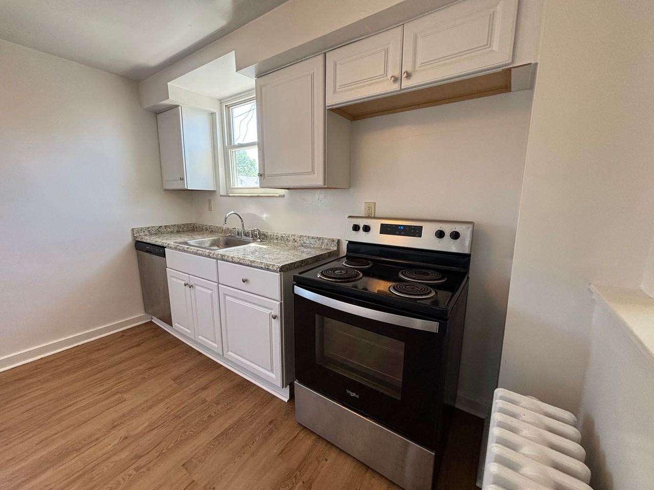 1300 Kelton Ave - Photo 4 of 14