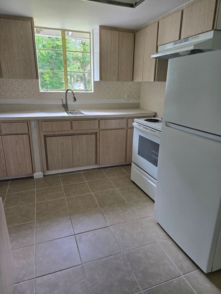 123 N Citrus Ave - Photo 5 of 9