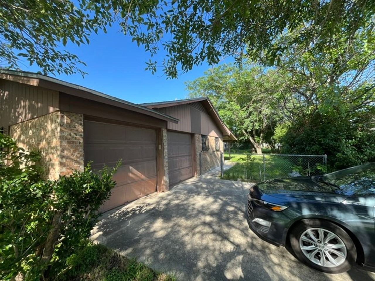 1700 Standridge St - Photo 2 of 10