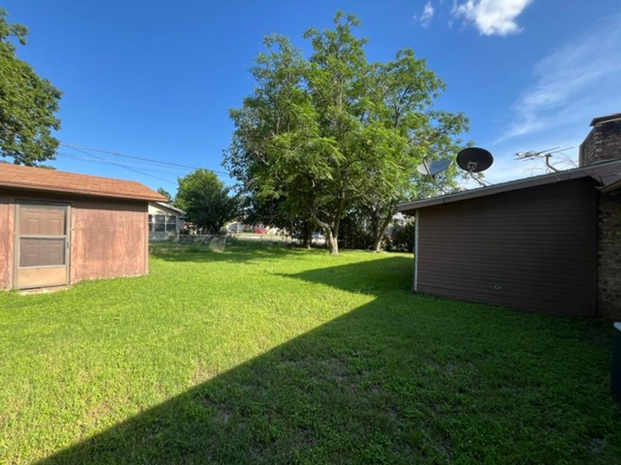 1700 Standridge St - Photo 3 of 10
