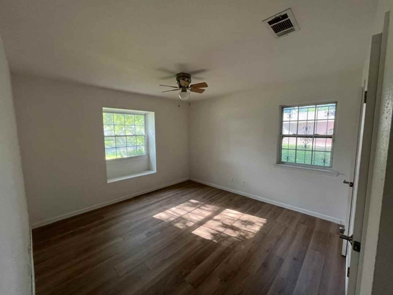 1700 Standridge St - Photo 5 of 10
