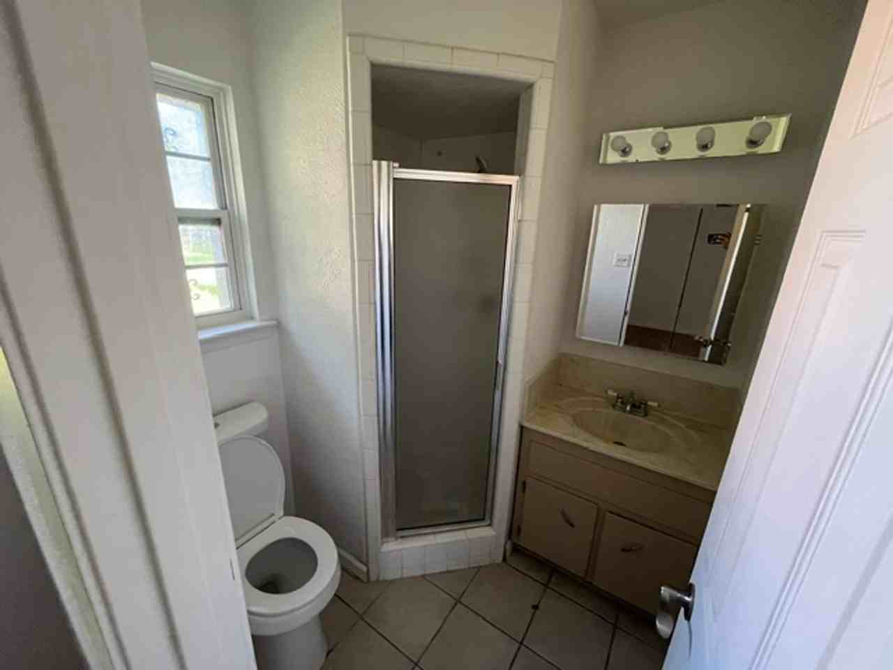 1700 Standridge St - Photo 6 of 10