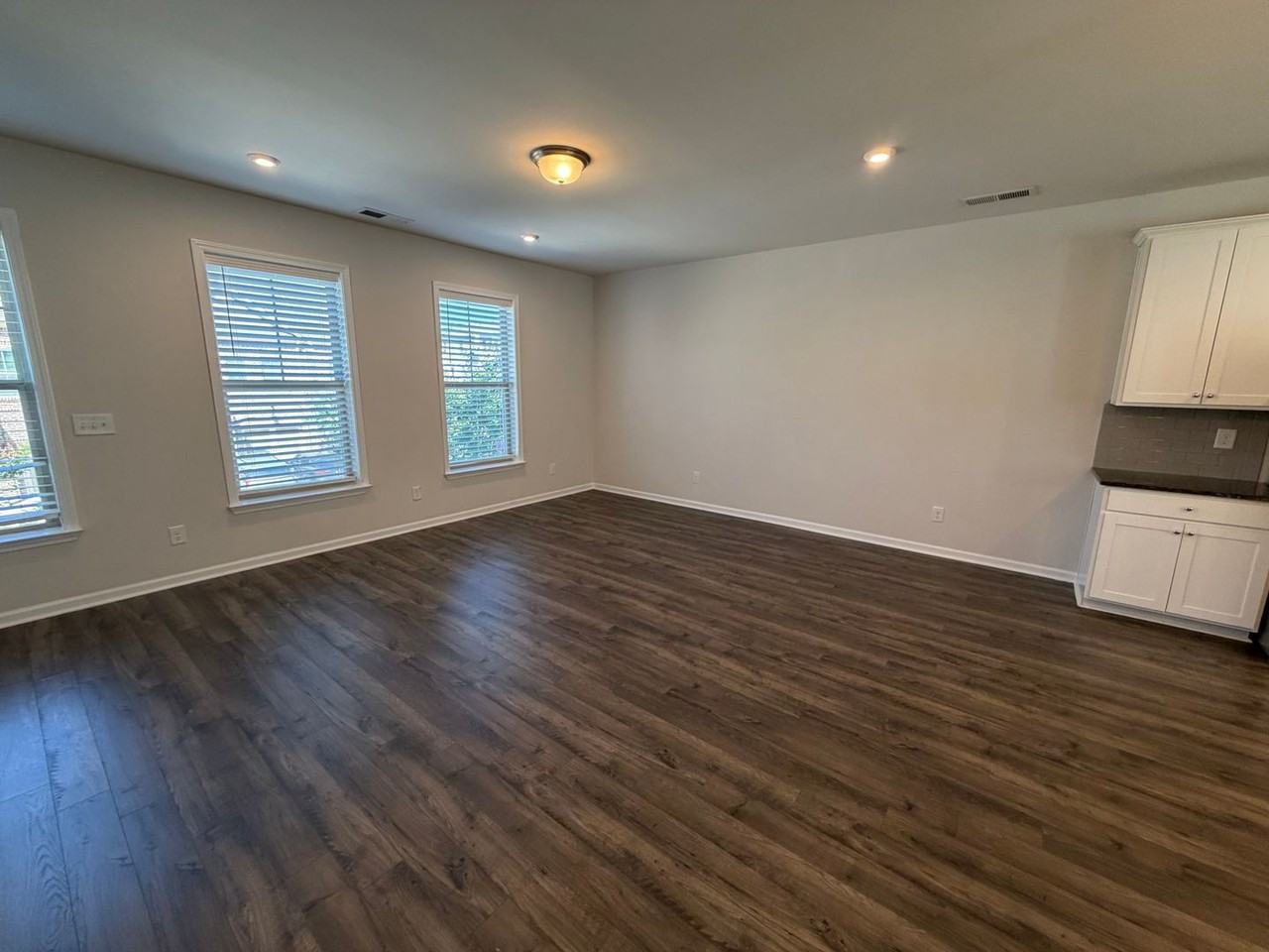 311 Mahone Dr #14 - Photo 2 of 15