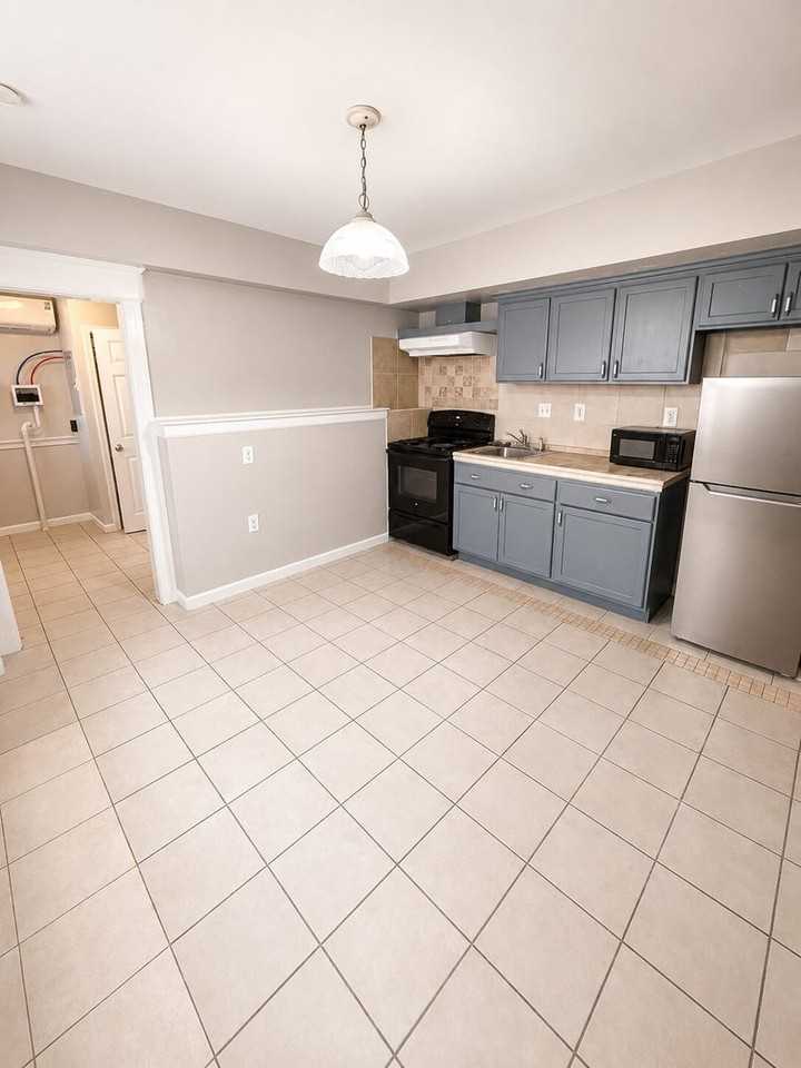 1515 Arrott St - Photo 3 of 7