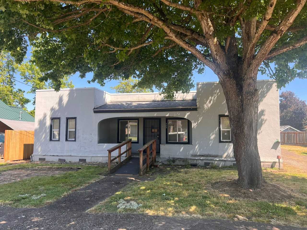 555 W Grant St - Photo 2 of 12