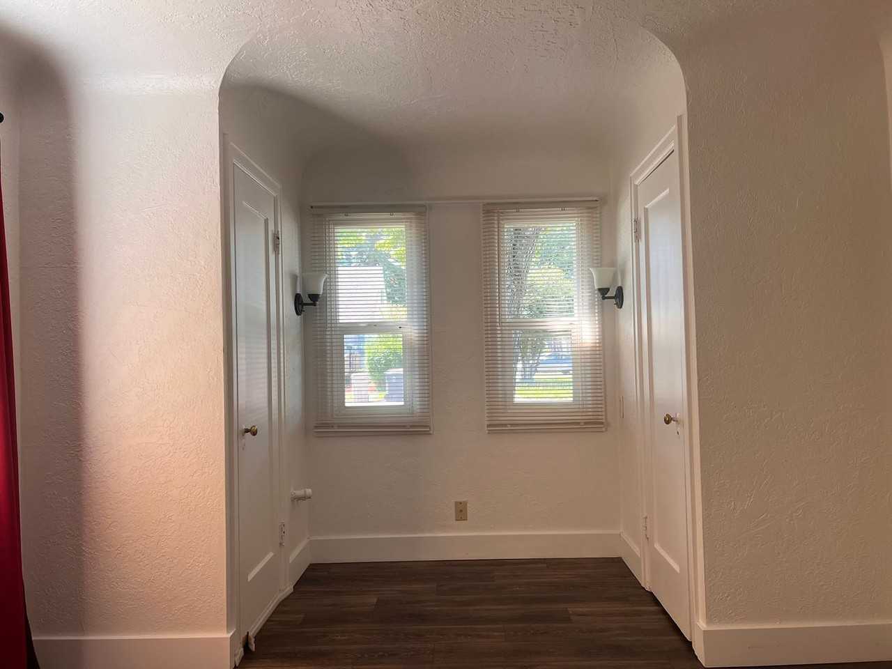 555 W Grant St - Photo 7 of 12