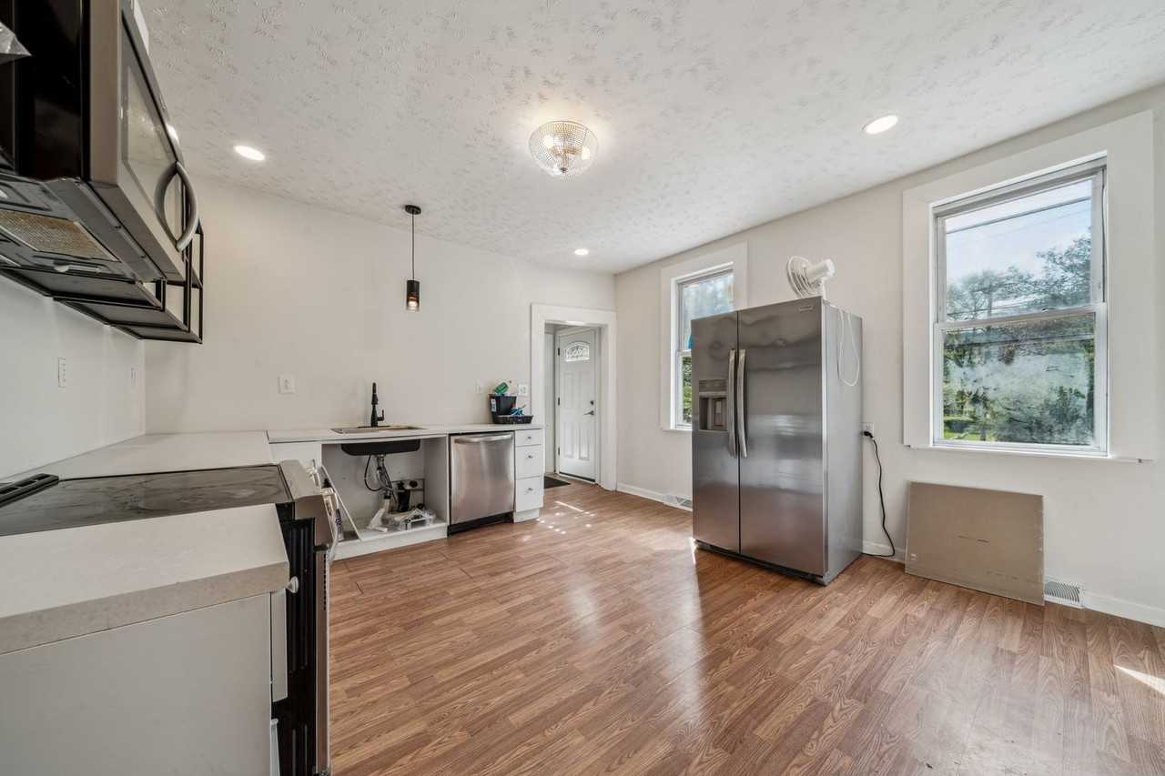 2819 Spring Garden Ave - Photo 7 of 25